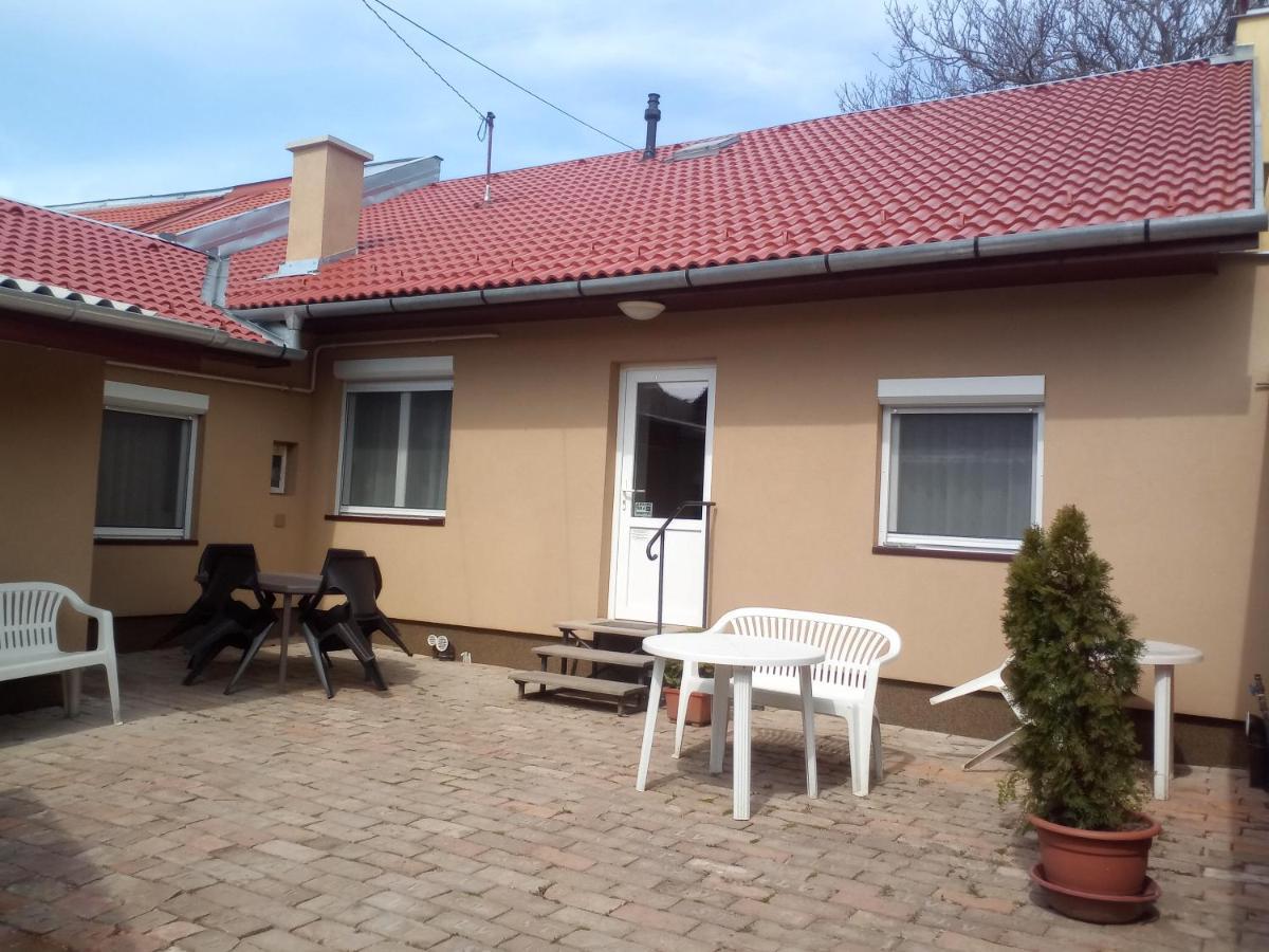 Start Apartmanok Pécs Exterior foto